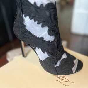 Vince Camuto women’s black heels size 8, brand new